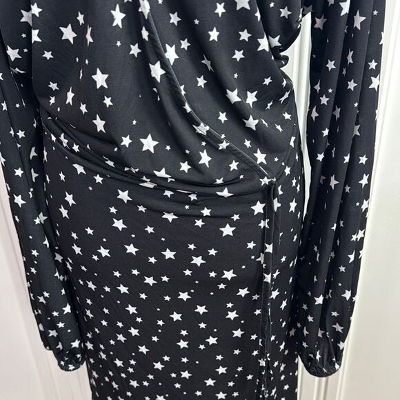 Simply Be Black and White Star Print Dress with Long‎ Sleeves - Picture 2 of 6